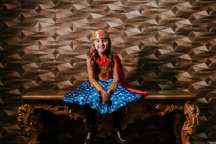 Festa infantil com tema a mulher maravilha de Sofia no Buffet Nova Estação, por Anderson Crepaldi Fotografia