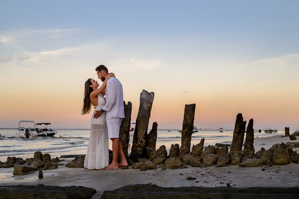 casal na praia dos carneiros