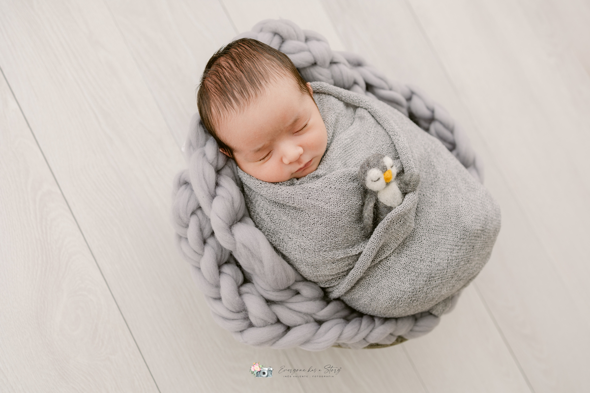 Sessão Fotográfica de Newborn em Estúdio
Inês Valente Fotografia - Everyone has a Story com Estúdio em Queijas.