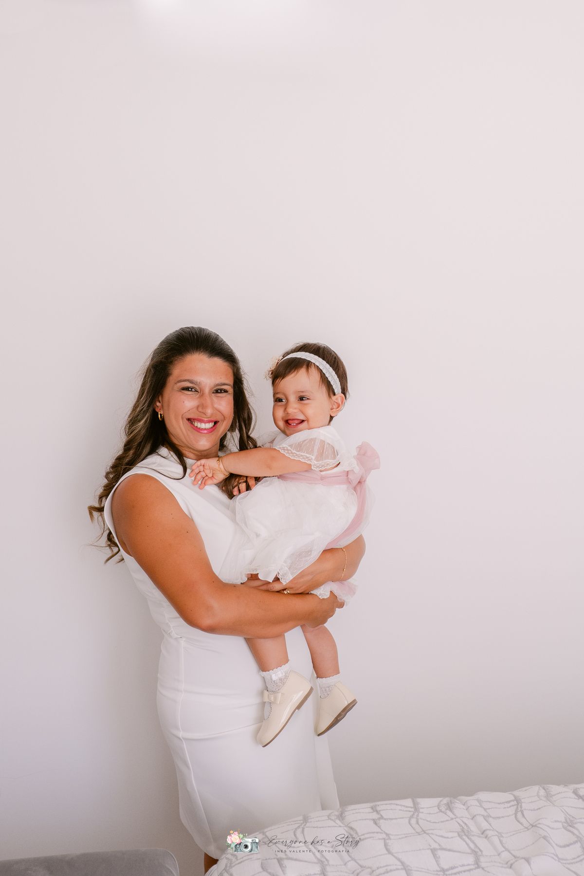 Fotografa de Baptizados, fazemos a reportagem da cerimónia de baptismo e acompanhamos a festa, dando atenção a todos os pormenores tais como cenário, bolo, docinhos e salgados.
Inês Valente Fotografia - Everyone has a Story