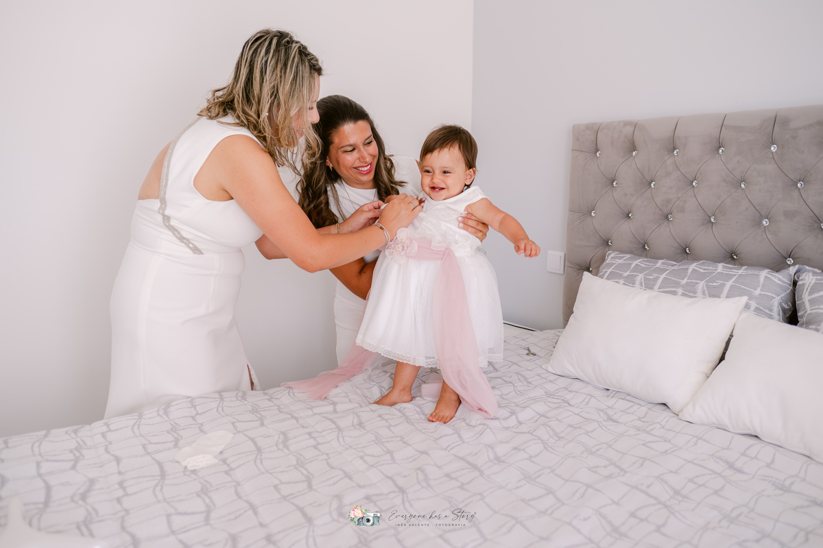 Fotografa de Baptizados, fazemos a reportagem da cerimónia de baptismo e acompanhamos a festa, dando atenção a todos os pormenores tais como cenário, bolo, docinhos e salgados.
Inês Valente Fotografia - Everyone has a Story
