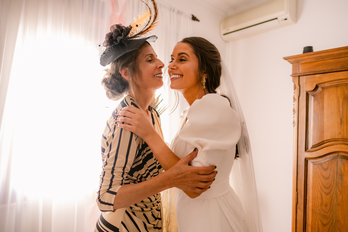 Fotografa de Casamentos, fazemos a reportagem da cerimónia e acompanhamos a festa, dando atenção a todos os pormenores; sessão com os noivos incluída.
Inês Valente Fotografia - Everyone has a Story