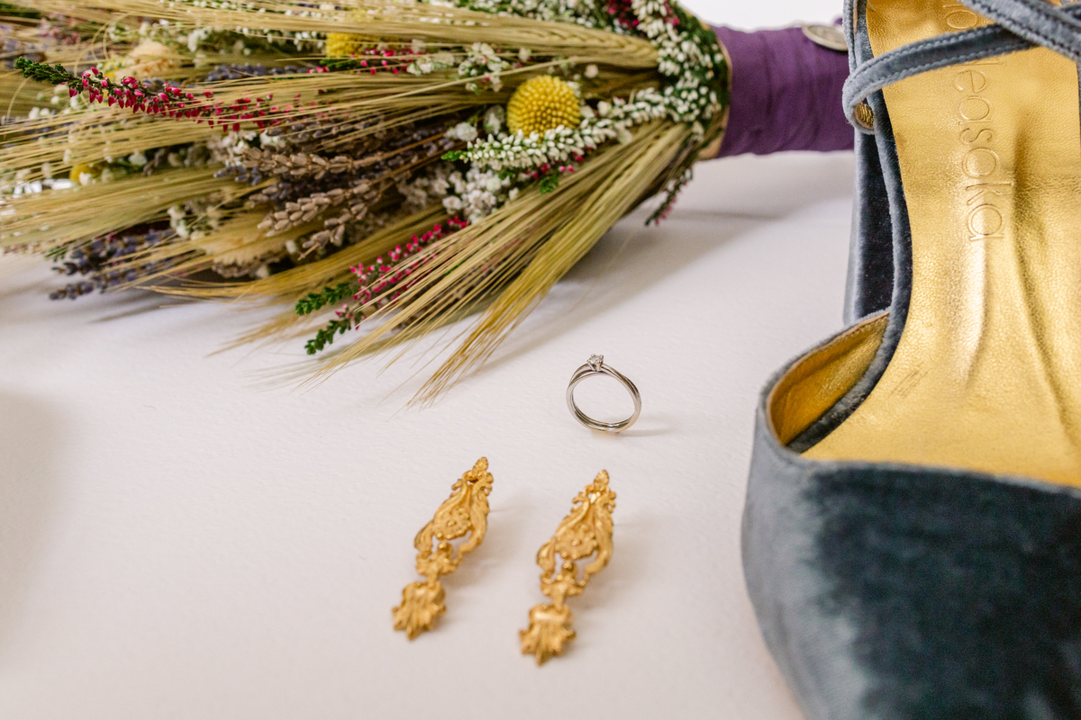 Fotografa de Casamentos, fazemos a reportagem da cerimónia e acompanhamos a festa, dando atenção a todos os pormenores; sessão com os noivos incluída.
Inês Valente Fotografia - Everyone has a Story