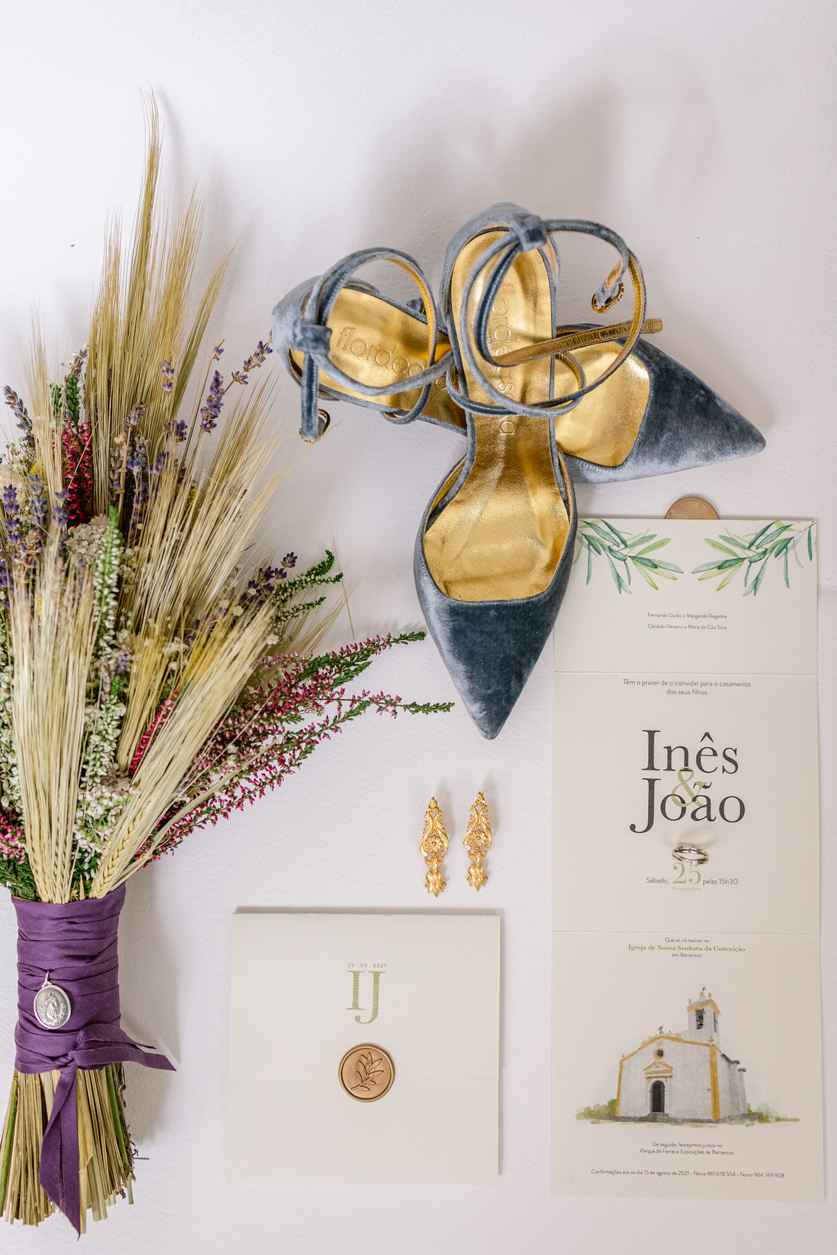 Fotografa de Casamentos, fazemos a reportagem da cerimónia e acompanhamos a festa, dando atenção a todos os pormenores; sessão com os noivos incluída.
Inês Valente Fotografia - Everyone has a Story