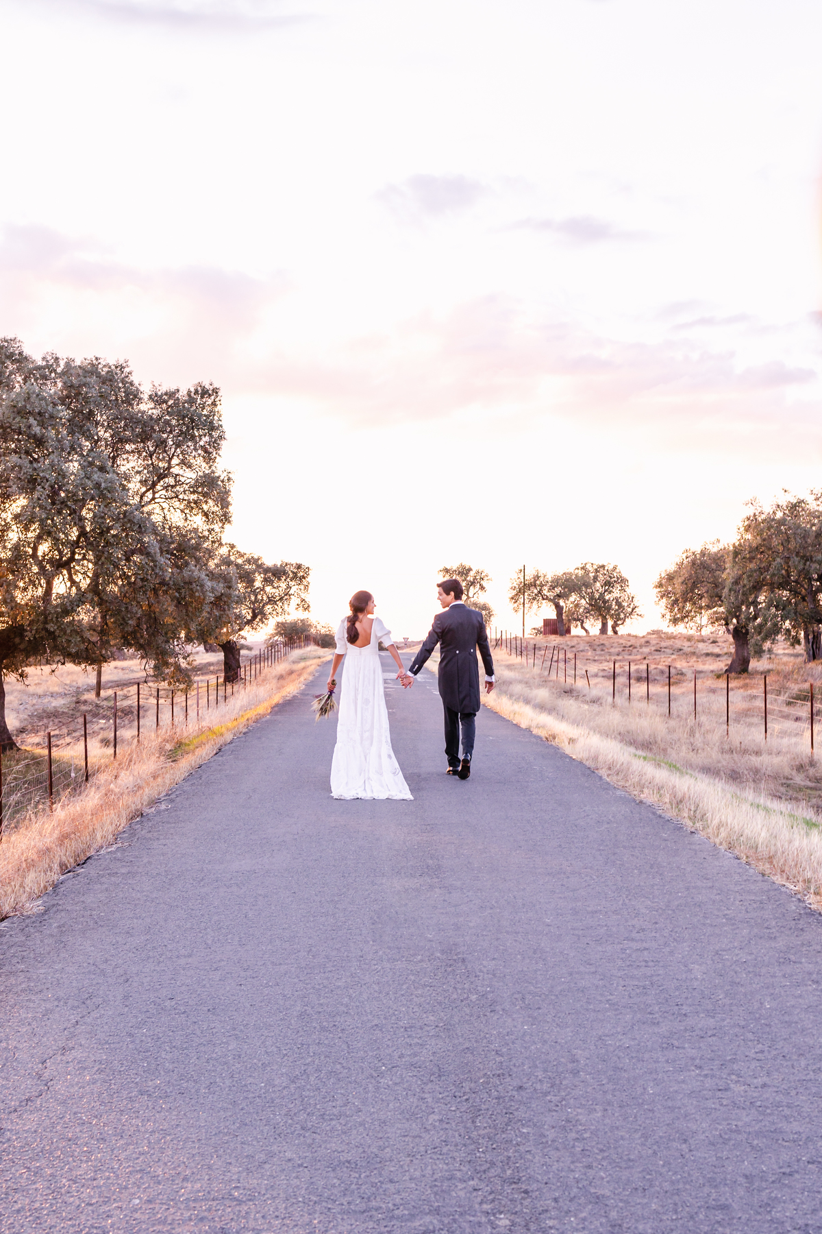 Fotografa de Casamentos, fazemos a reportagem da cerimónia e acompanhamos a festa, dando atenção a todos os pormenores; sessão com os noivos incluída.
Inês Valente Fotografia - Everyone has a Story