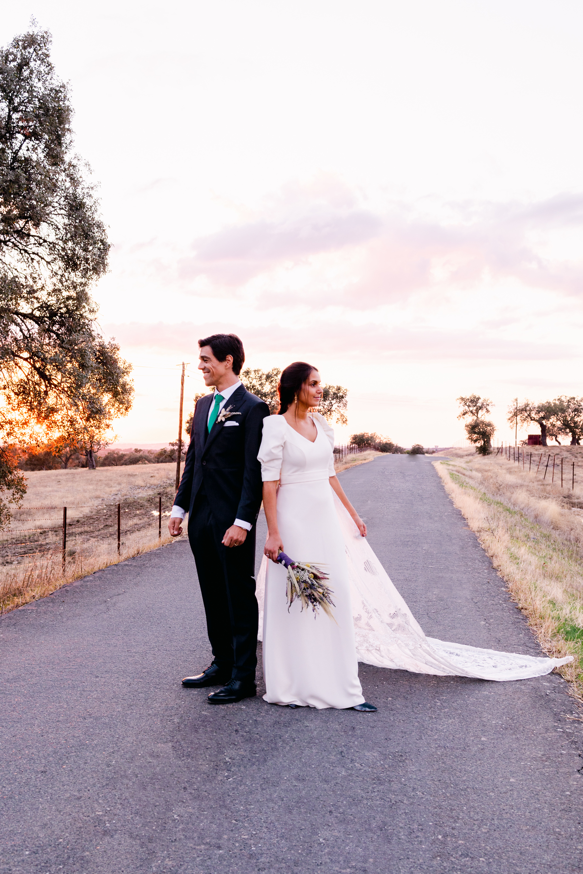 Fotografa de Casamentos, fazemos a reportagem da cerimónia e acompanhamos a festa, dando atenção a todos os pormenores; sessão com os noivos incluída.
Inês Valente Fotografia - Everyone has a Story