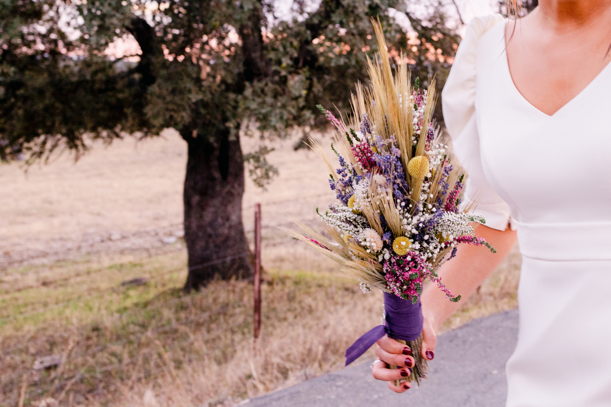 Fotografa de Casamentos, fazemos a reportagem da cerimónia e acompanhamos a festa, dando atenção a todos os pormenores; sessão com os noivos incluída.
Inês Valente Fotografia - Everyone has a Story