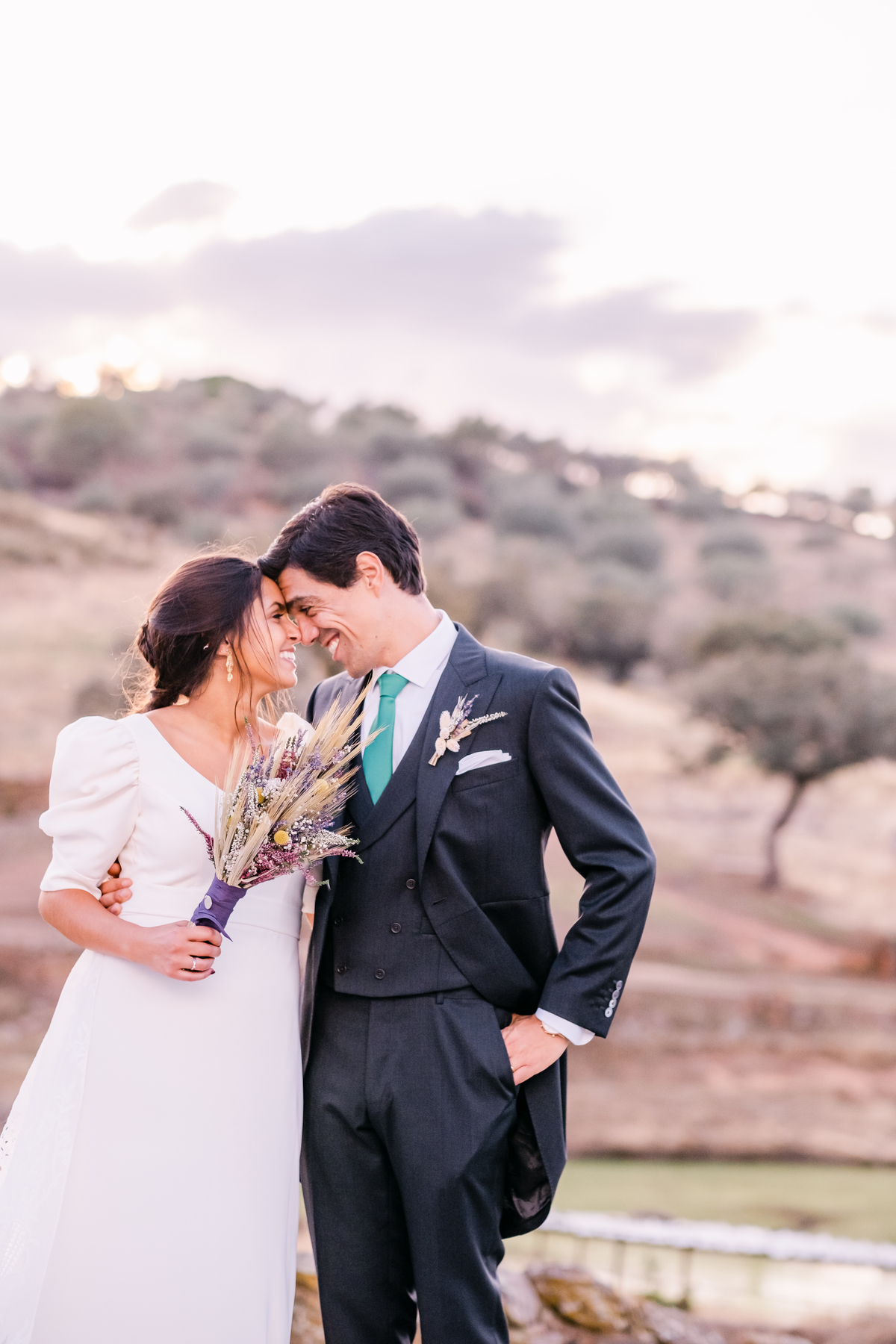 Fotografa de Casamentos, fazemos a reportagem da cerimónia e acompanhamos a festa, dando atenção a todos os pormenores; sessão com os noivos incluída.
Inês Valente Fotografia - Everyone has a Story