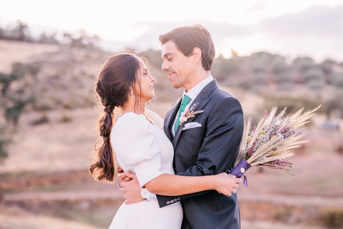 Fotografa de Casamentos, fazemos a reportagem da cerimónia e acompanhamos a festa, dando atenção a todos os pormenores; sessão com os noivos incluída.
Inês Valente Fotografia - Everyone has a Story
