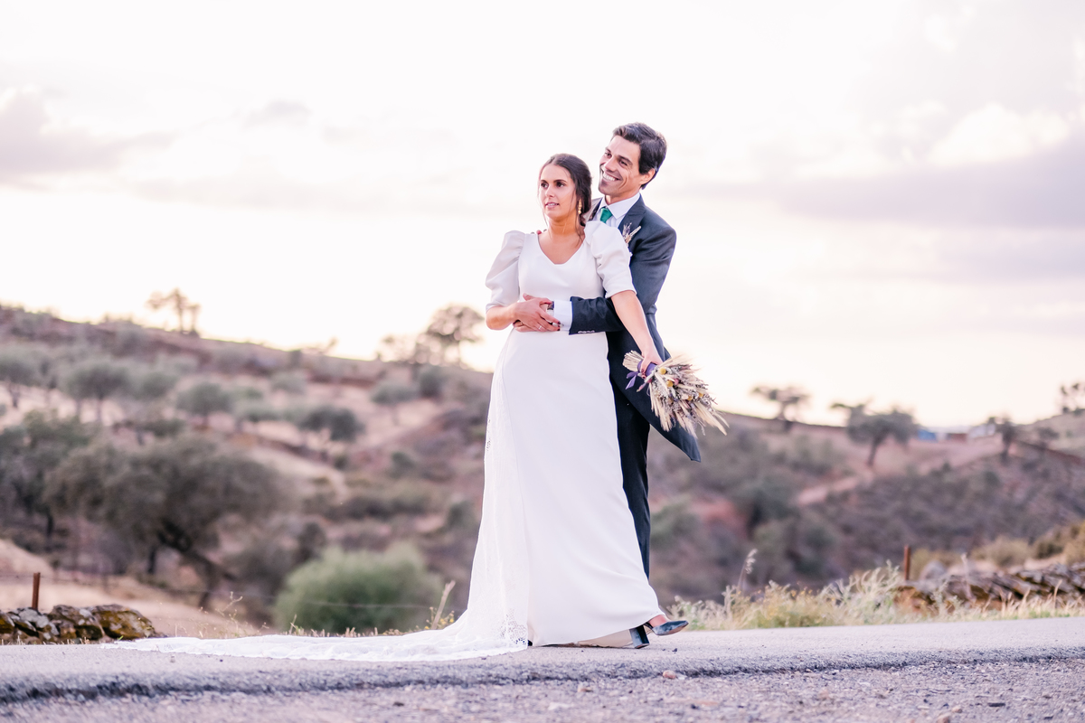 Fotografa de Casamentos, fazemos a reportagem da cerimónia e acompanhamos a festa, dando atenção a todos os pormenores; sessão com os noivos incluída.
Inês Valente Fotografia - Everyone has a Story