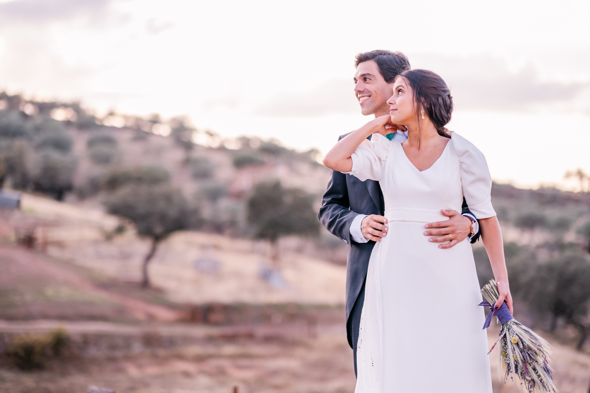 Fotografa de Casamentos, fazemos a reportagem da cerimónia e acompanhamos a festa, dando atenção a todos os pormenores; sessão com os noivos incluída.
Inês Valente Fotografia - Everyone has a Story