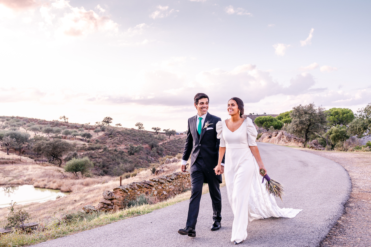 Fotografa de Casamentos, fazemos a reportagem da cerimónia e acompanhamos a festa, dando atenção a todos os pormenores; sessão com os noivos incluída.
Inês Valente Fotografia - Everyone has a Story