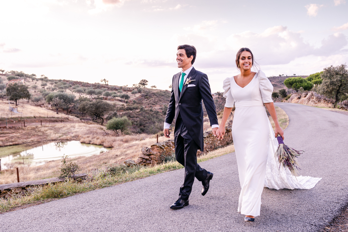 Fotografa de Casamentos, fazemos a reportagem da cerimónia e acompanhamos a festa, dando atenção a todos os pormenores; sessão com os noivos incluída.
Inês Valente Fotografia - Everyone has a Story
