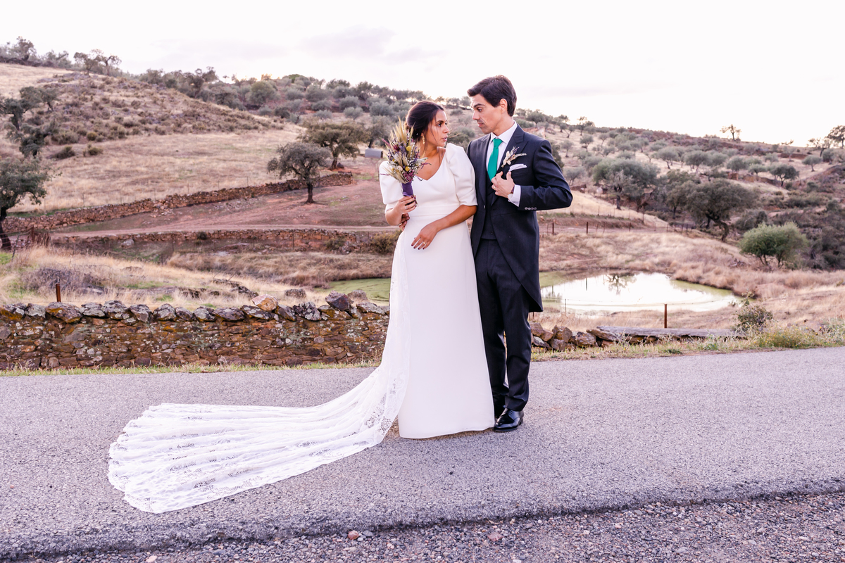 Fotografa de Casamentos, fazemos a reportagem da cerimónia e acompanhamos a festa, dando atenção a todos os pormenores; sessão com os noivos incluída.
Inês Valente Fotografia - Everyone has a Story
