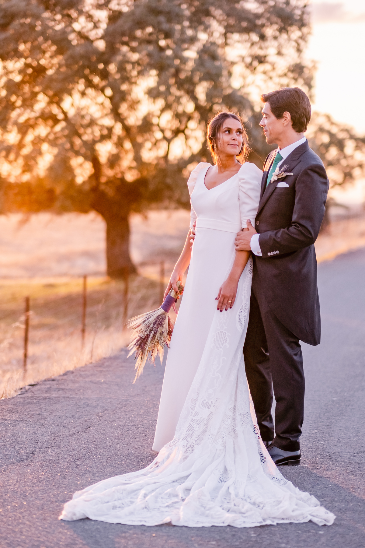 Fotografa de Casamentos, fazemos a reportagem da cerimónia e acompanhamos a festa, dando atenção a todos os pormenores; sessão com os noivos incluída.
Inês Valente Fotografia - Everyone has a Story
