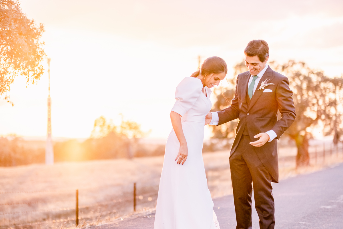 Fotografa de Casamentos, fazemos a reportagem da cerimónia e acompanhamos a festa, dando atenção a todos os pormenores; sessão com os noivos incluída.
Inês Valente Fotografia - Everyone has a Story