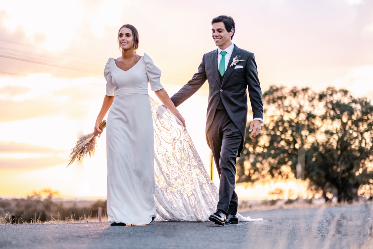 Fotografa de Casamentos, fazemos a reportagem da cerimónia e acompanhamos a festa, dando atenção a todos os pormenores; sessão com os noivos incluída.
Inês Valente Fotografia - Everyone has a Story