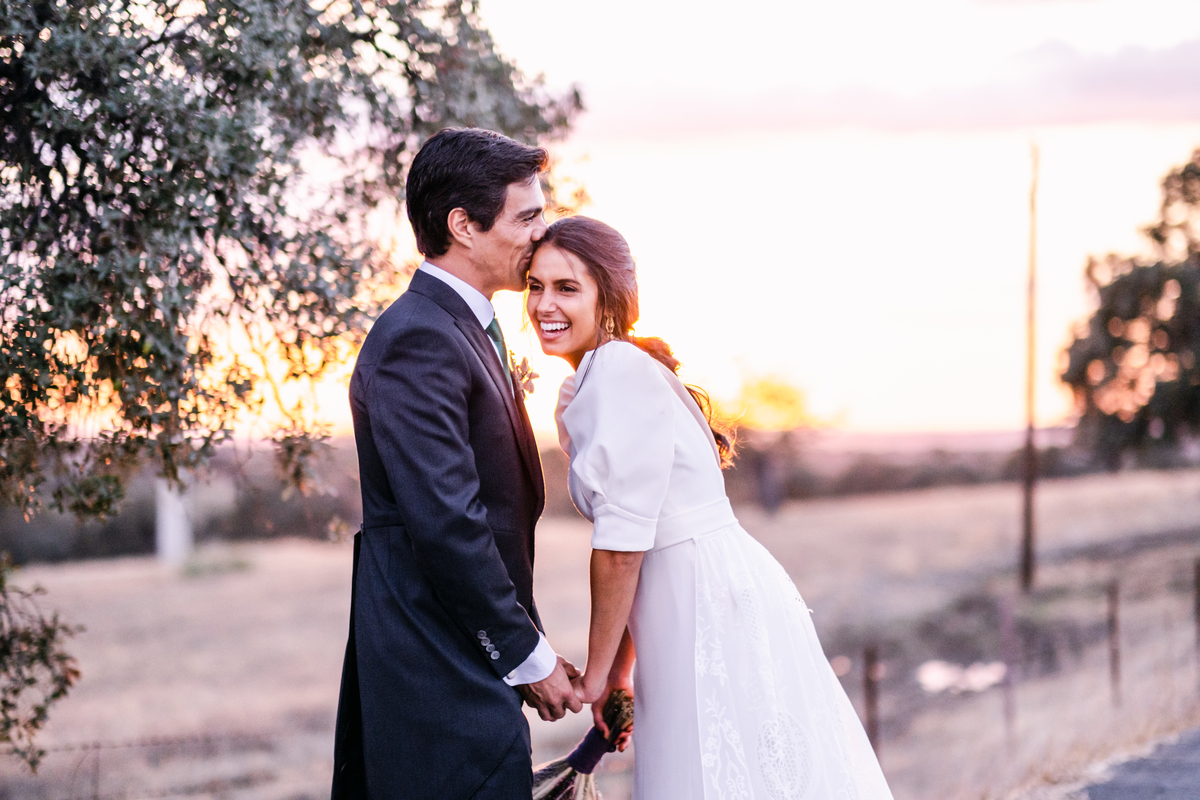 Fotografa de Casamentos, fazemos a reportagem da cerimónia e acompanhamos a festa, dando atenção a todos os pormenores; sessão com os noivos incluída.
Inês Valente Fotografia - Everyone has a Story