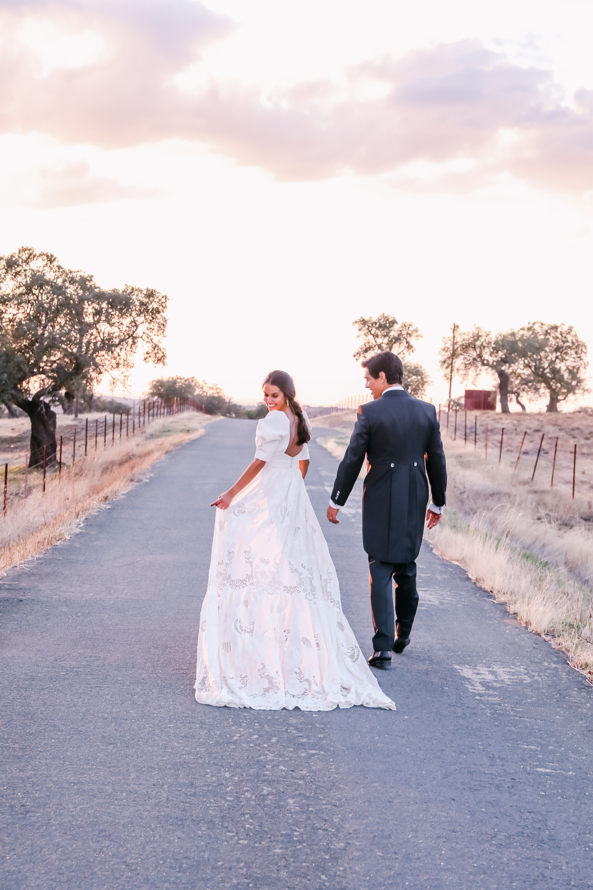 Fotografa de Casamentos, fazemos a reportagem da cerimónia e acompanhamos a festa, dando atenção a todos os pormenores; sessão com os noivos incluída.
Inês Valente Fotografia - Everyone has a Story