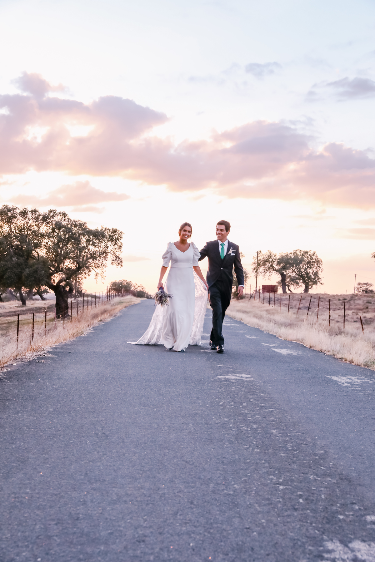 Fotografa de Casamentos, fazemos a reportagem da cerimónia e acompanhamos a festa, dando atenção a todos os pormenores; sessão com os noivos incluída.
Inês Valente Fotografia - Everyone has a Story