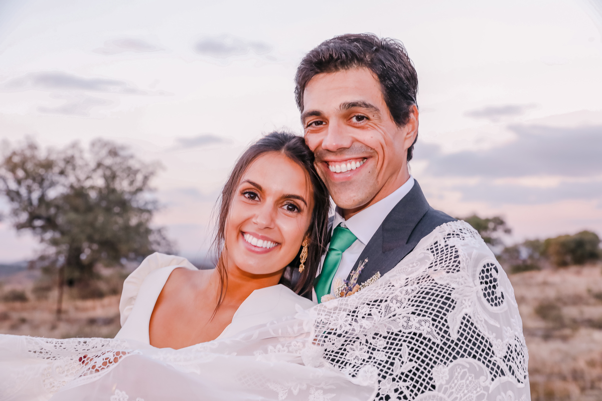 Fotografa de Casamentos, fazemos a reportagem da cerimónia e acompanhamos a festa, dando atenção a todos os pormenores; sessão com os noivos incluída.
Inês Valente Fotografia - Everyone has a Story