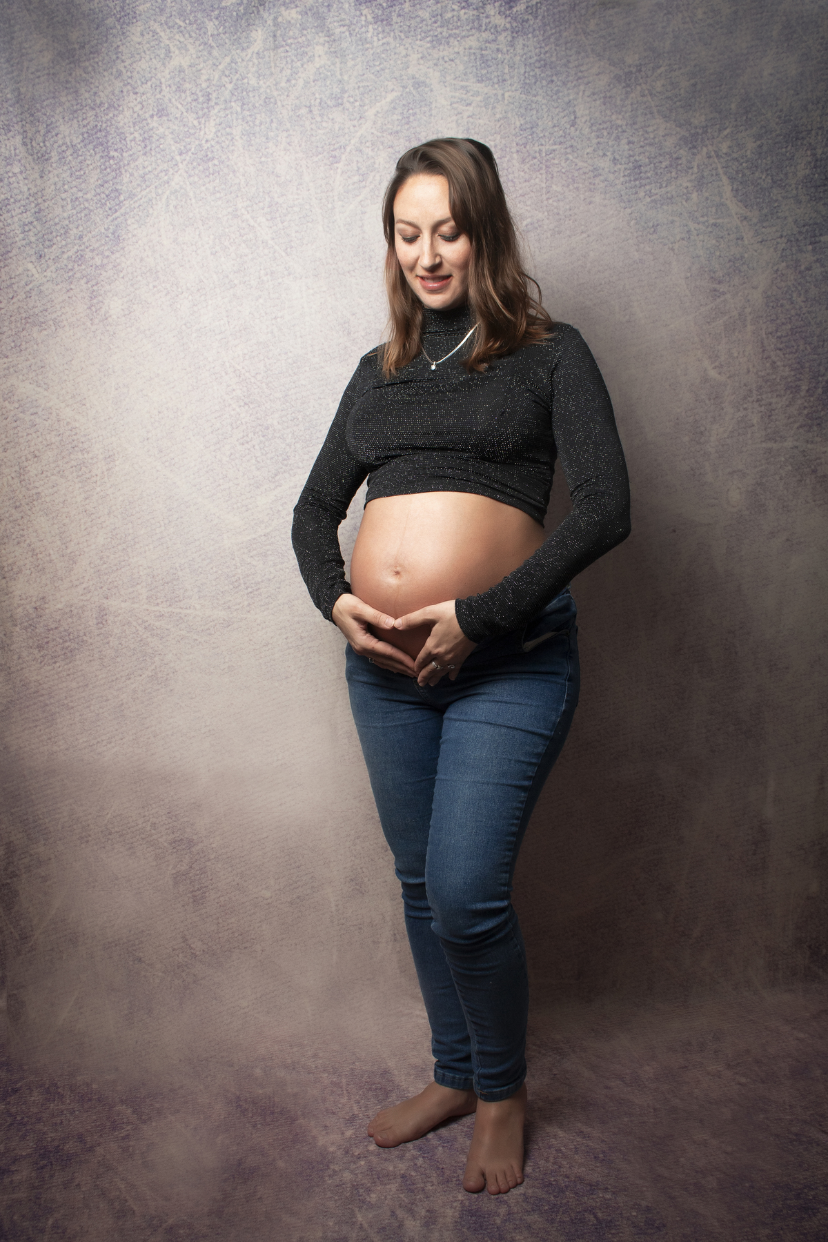 embarazada con ropa casual