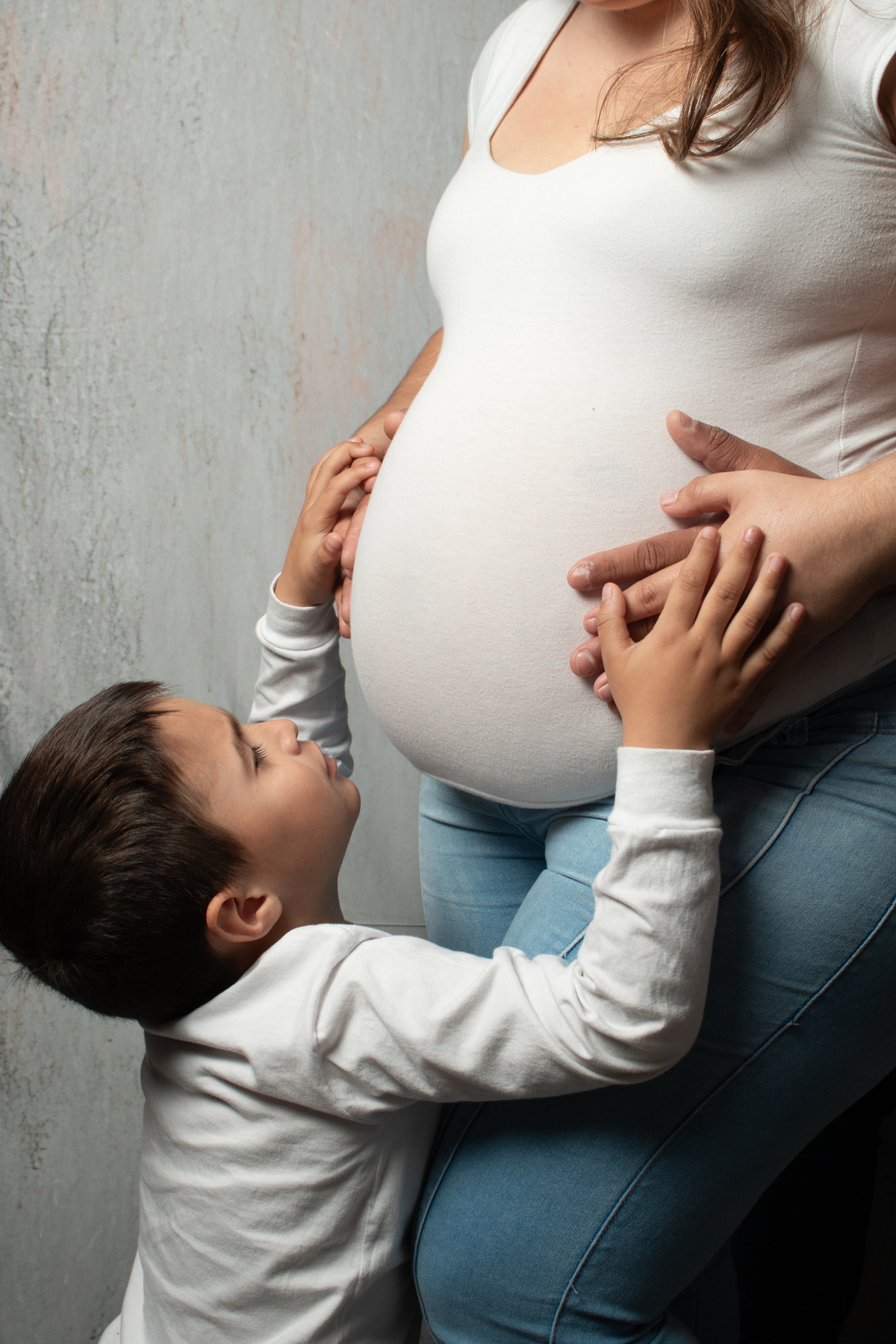 embarazada primerísimo plano panza y su hijo