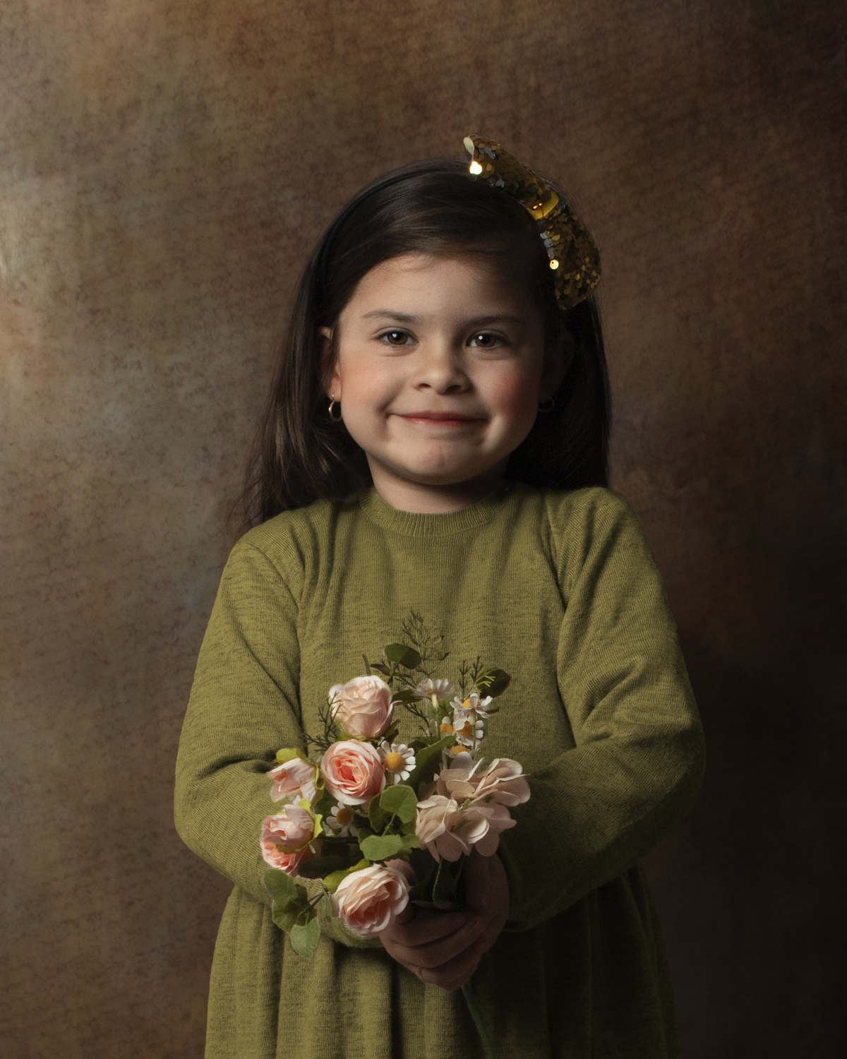 niña con ramo de flores fine art
