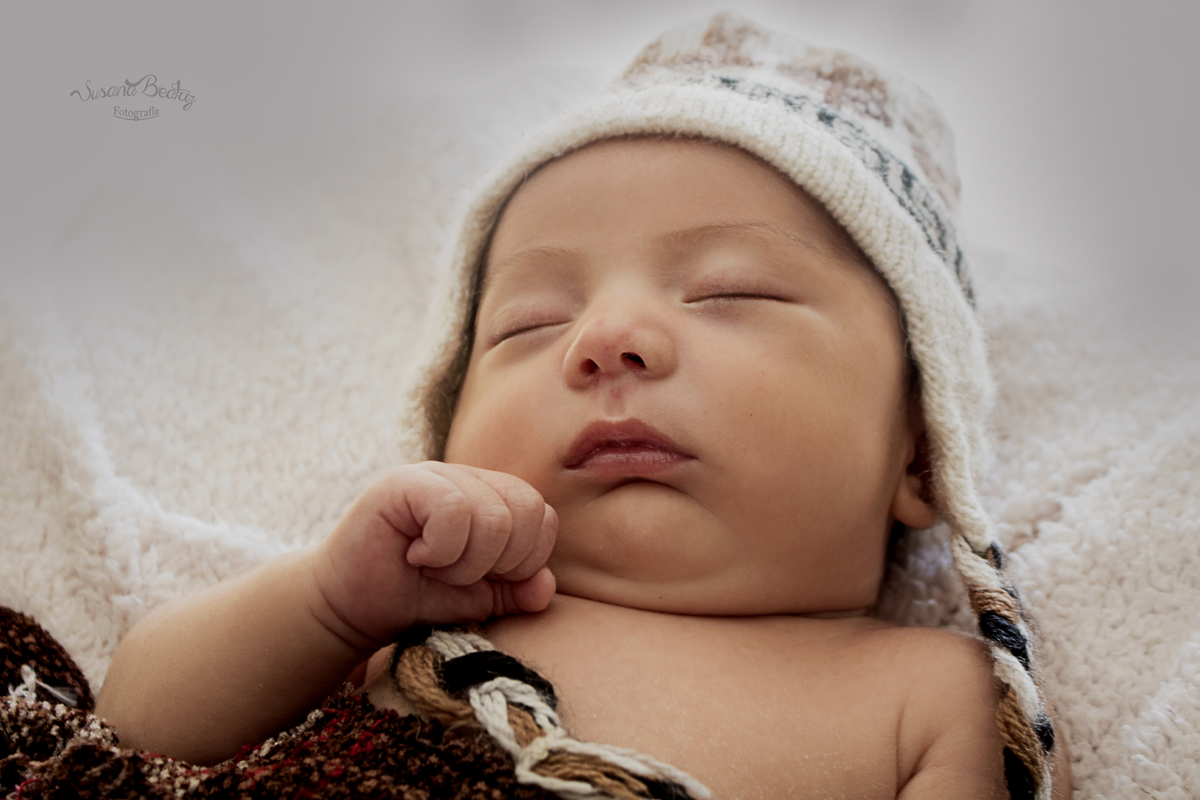 carita de bebe de frente con capuchita