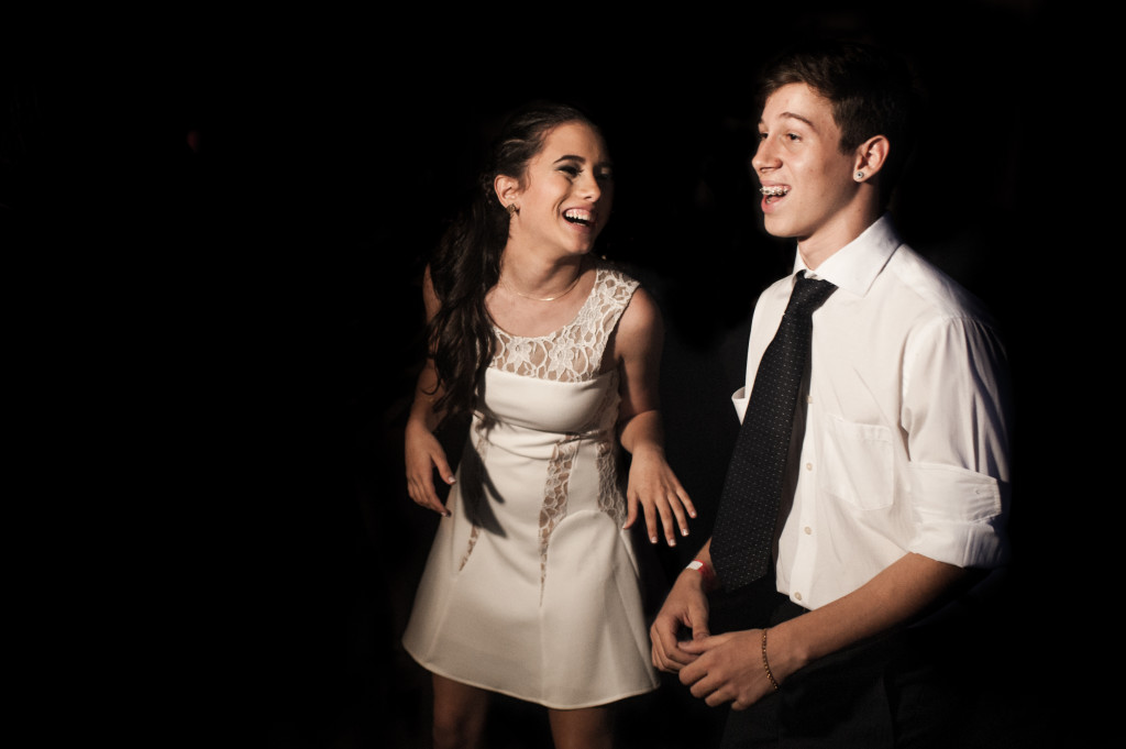 Nada melhor que estar com os amigos na pista de dança