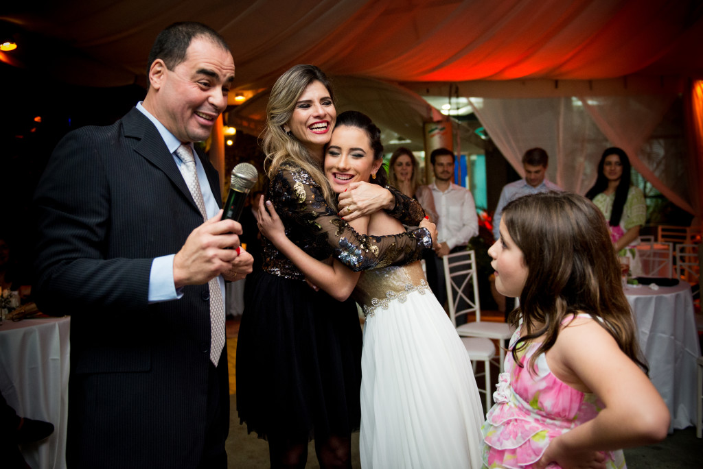 Felicidade da debutante em família