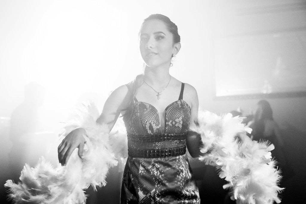 hora da festa e a debutante cai na festa