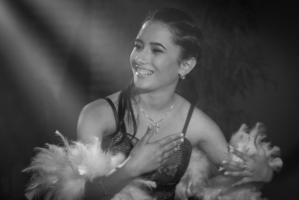 hora da festa e a debutante cai na festa