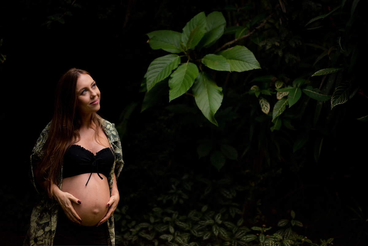 Ensaio de gestante no Restaurante Os Esquilos. Foto da Gestante. Gustavo Medeiros Fotografia. Foto da gestante. Roupa para ensaio de Gestante
