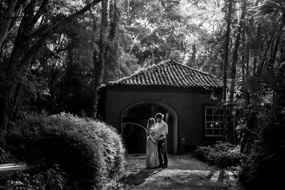 Ensaio de gestante no Restaurante Os Esquilos. Fotografia do Casal. Foto da Gestante. Gustavo Medeiros Fotografia. Ensaio de Família. Ensaio na Natureza. Ensaio ao Ar livre