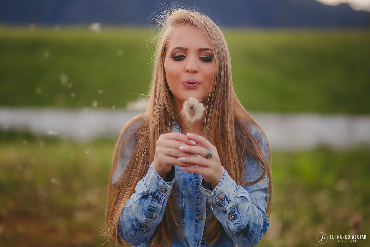 Foto modelo assoprando  - Fotógrafo de book