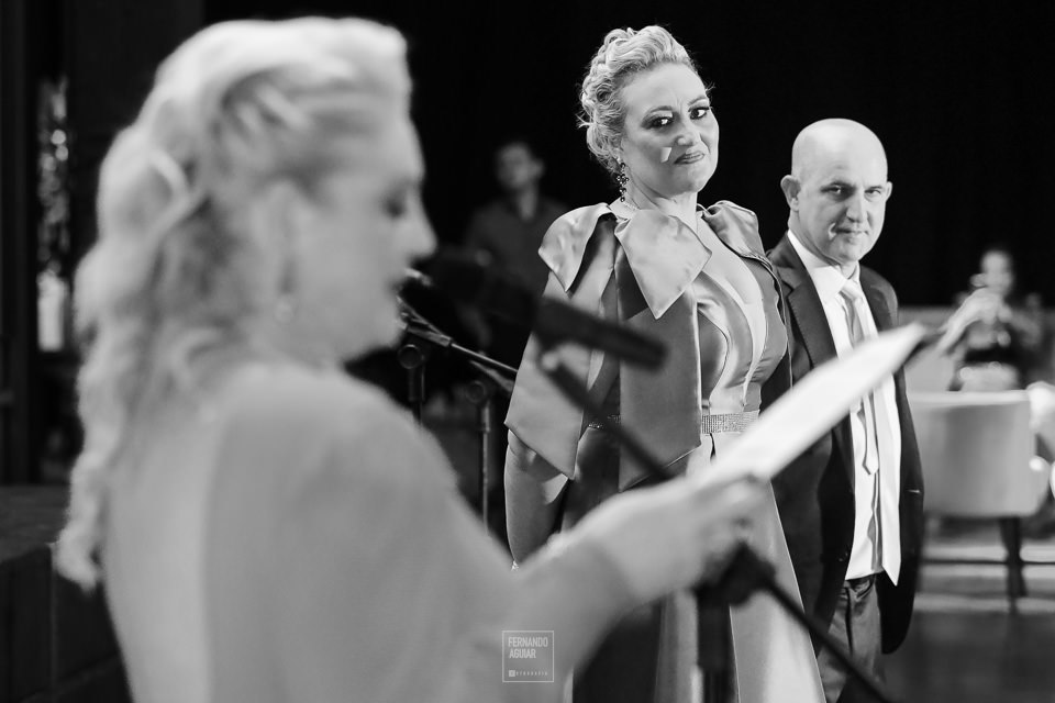 inicio de cerimonial debutante mae da aniversariante emocionada