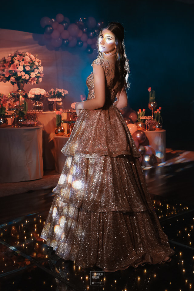 Retrato aniversariante mariah na sua festa de 15 anos em Urussanga 