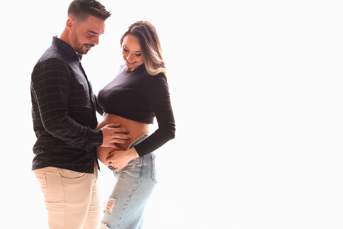 Foto de gestante na casa do cliente na porta