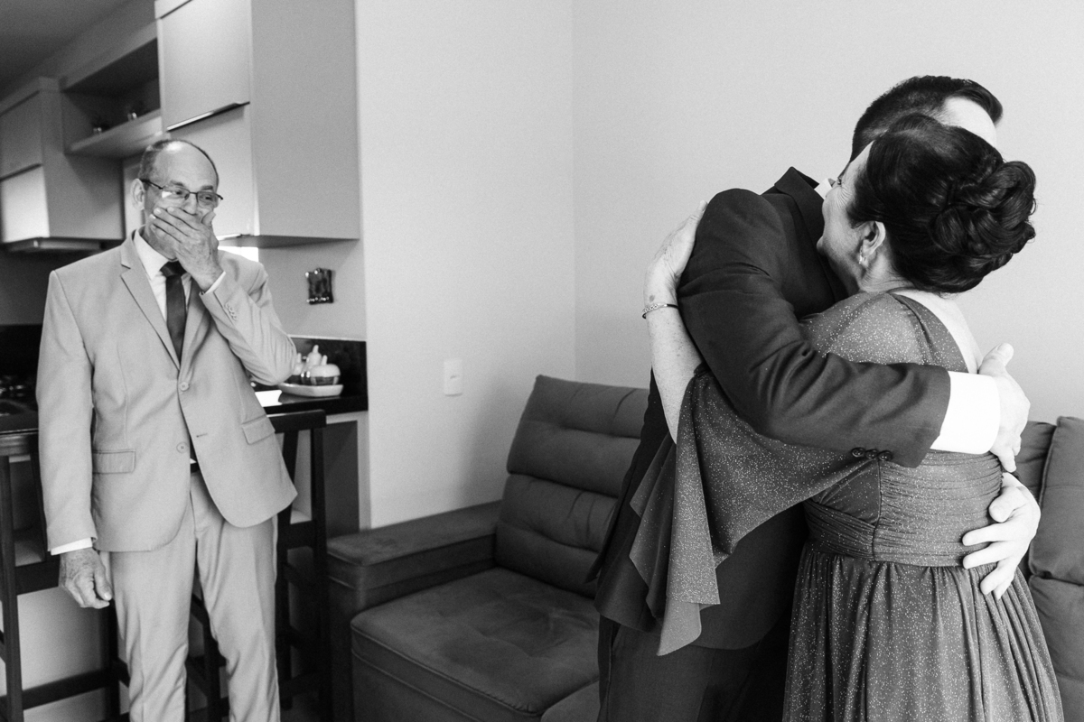 Making of noivo, pais do noivo emocionados