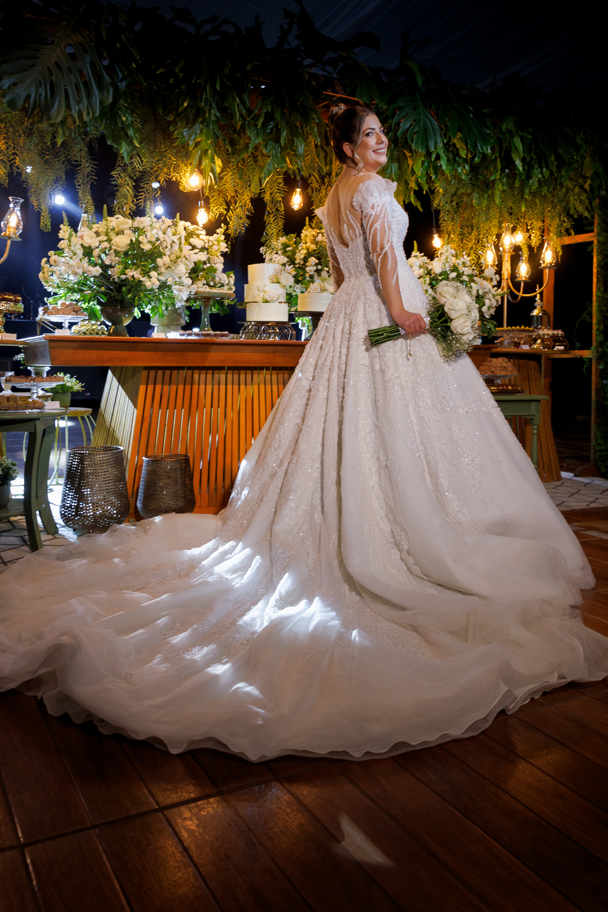 Vestido noiva, buquê de flores, Natalia Petrova