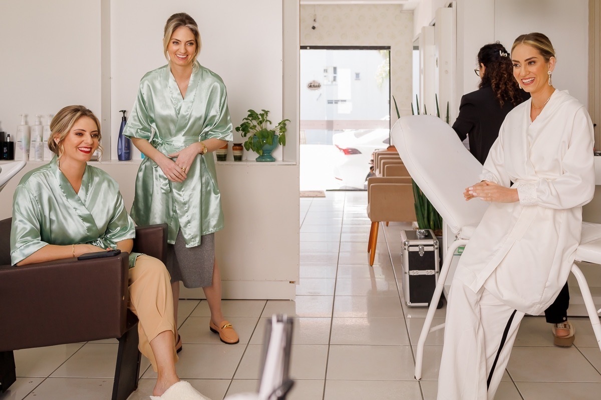 making of noiva, noiva com mãe e irmãs no making of 