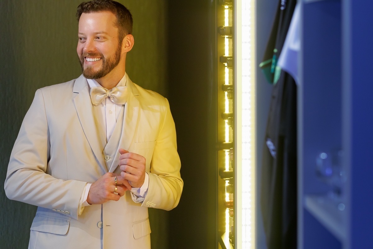 Noivo se arrumando, making of noivo, terno do noivo