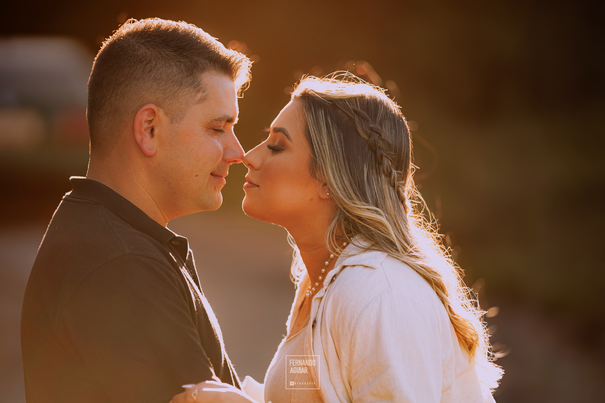  casal na serra, noivos, casal abraçados