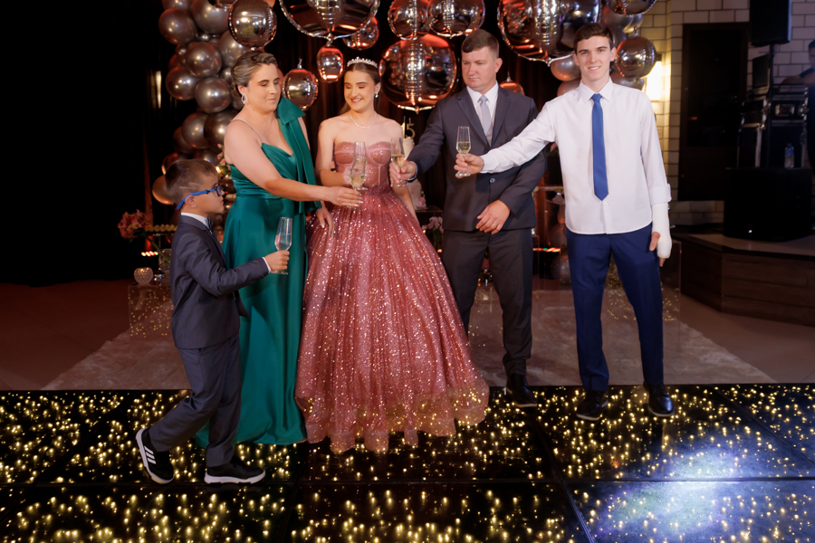 retrato 15 anos, festa de 15 anos, vestido 15 anos, pista de led, pista paris, brinde na festa de 15 anos, 