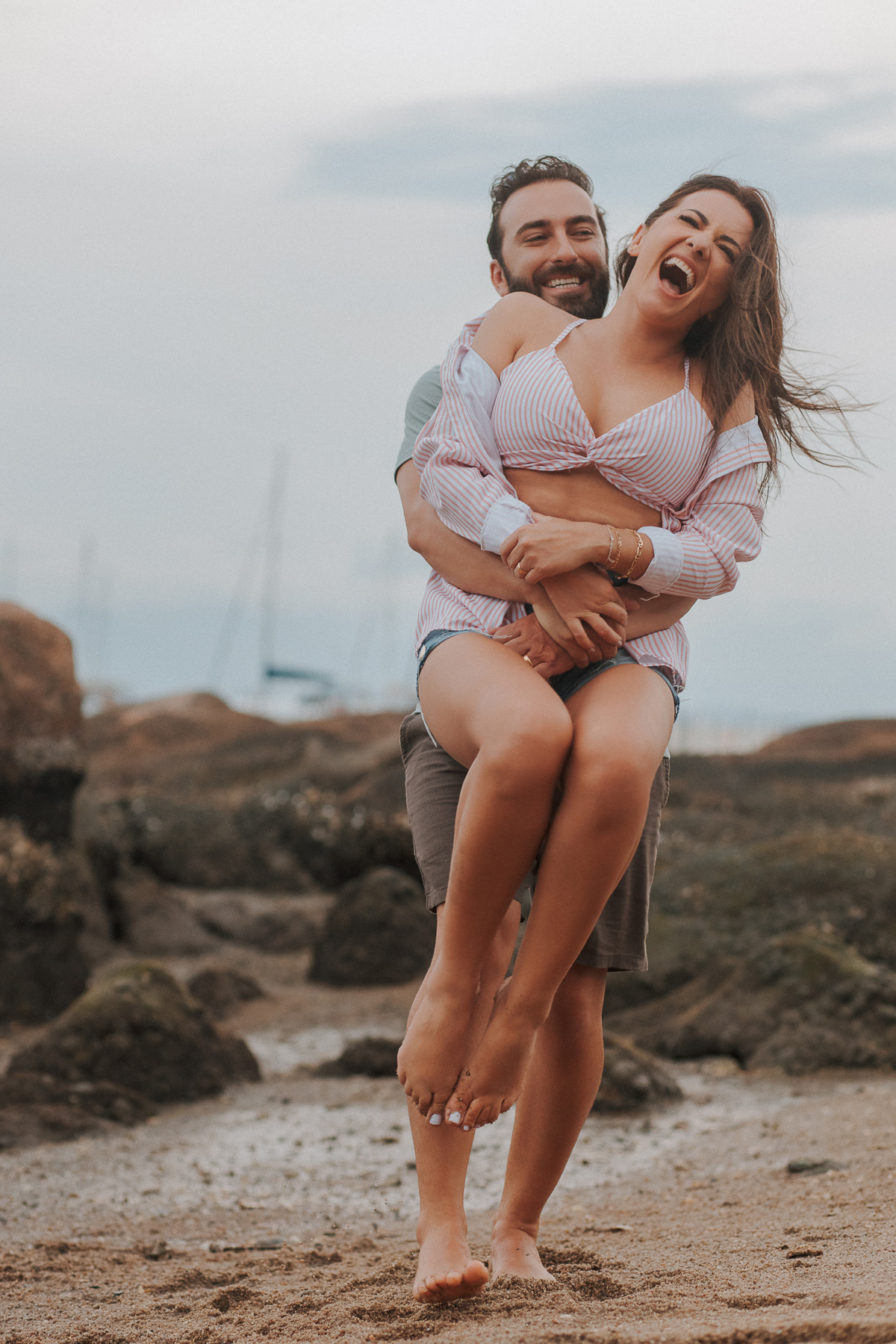 casal feliz no ensaio pre casamento