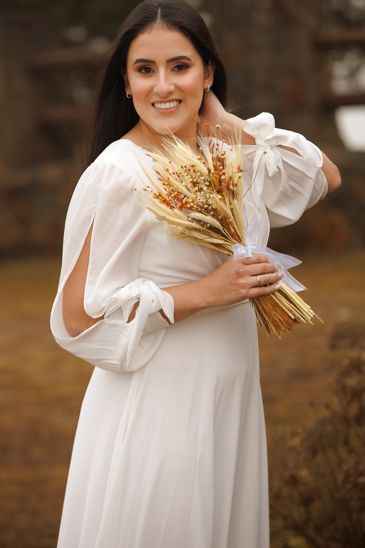 Noiva com buque no ensaio pre-casamento