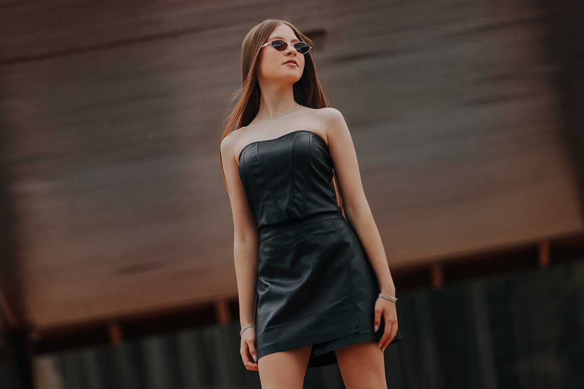 O ensaio mostra que ser menina e mulher ao mesmo tempo é possível. A Laís transmite poder e ternura sob o sol de Bom Retiro.