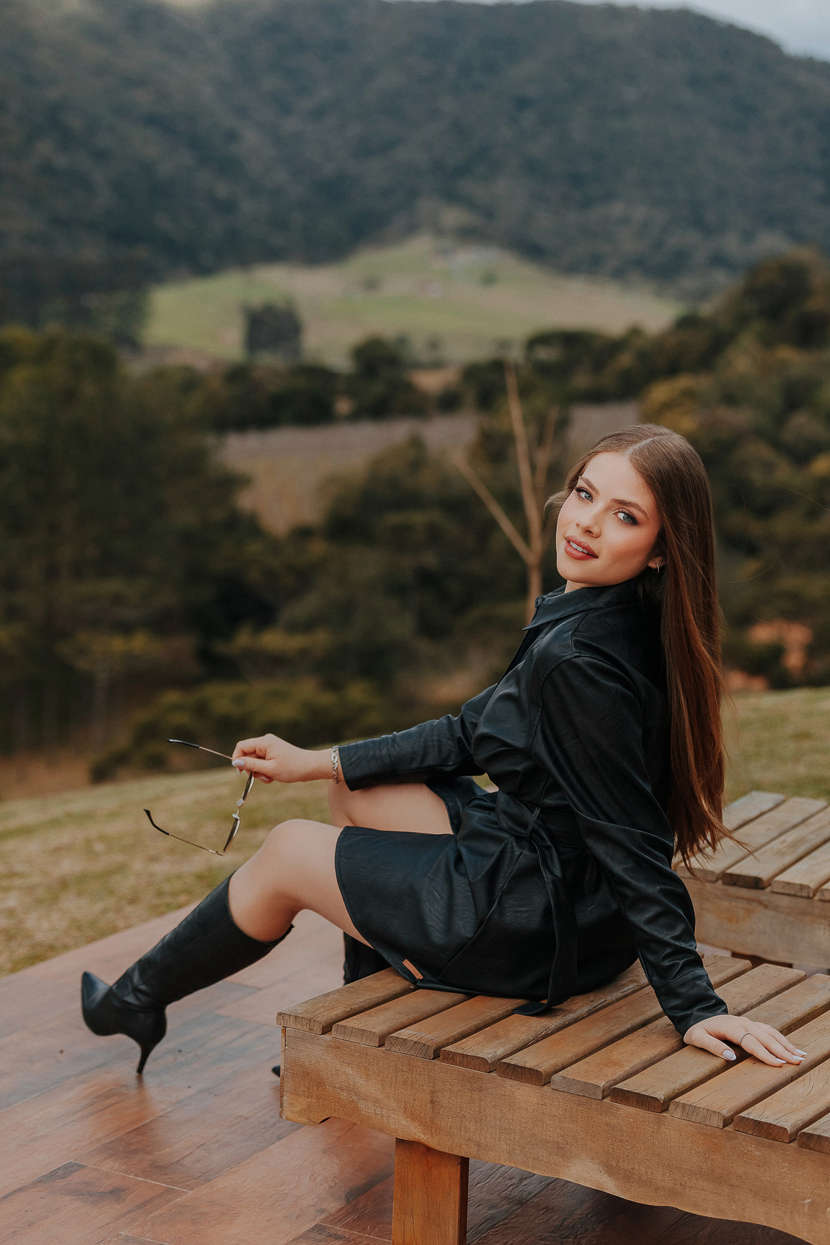 ensaio-15-anos-larissa-look-branco-ao-ar-livre-fazenda-favorita