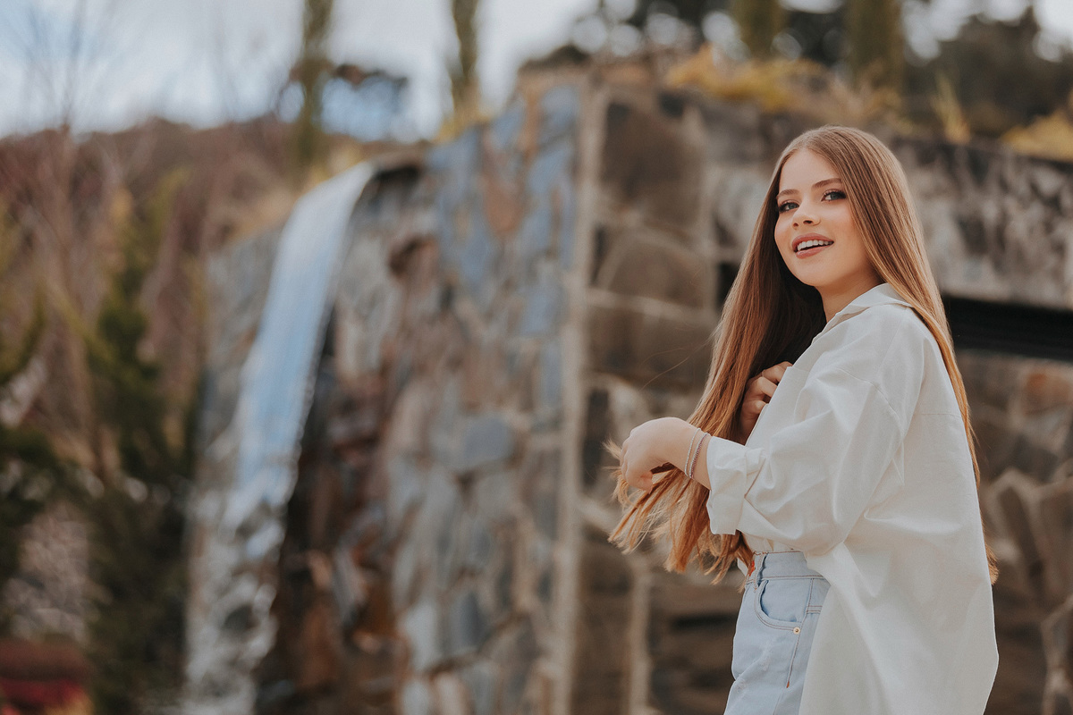 ensaio-15-anos-larissa-look-branco-ao-ar-livre-fazenda-favorita